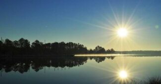 ¿Cuánto tarda la luz del sol en llegar a la Tierra?