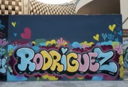 Graffiti con apellido Rodríguez