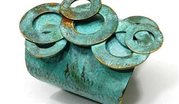 ¿Por qué el cobre se vuelve de color verde?